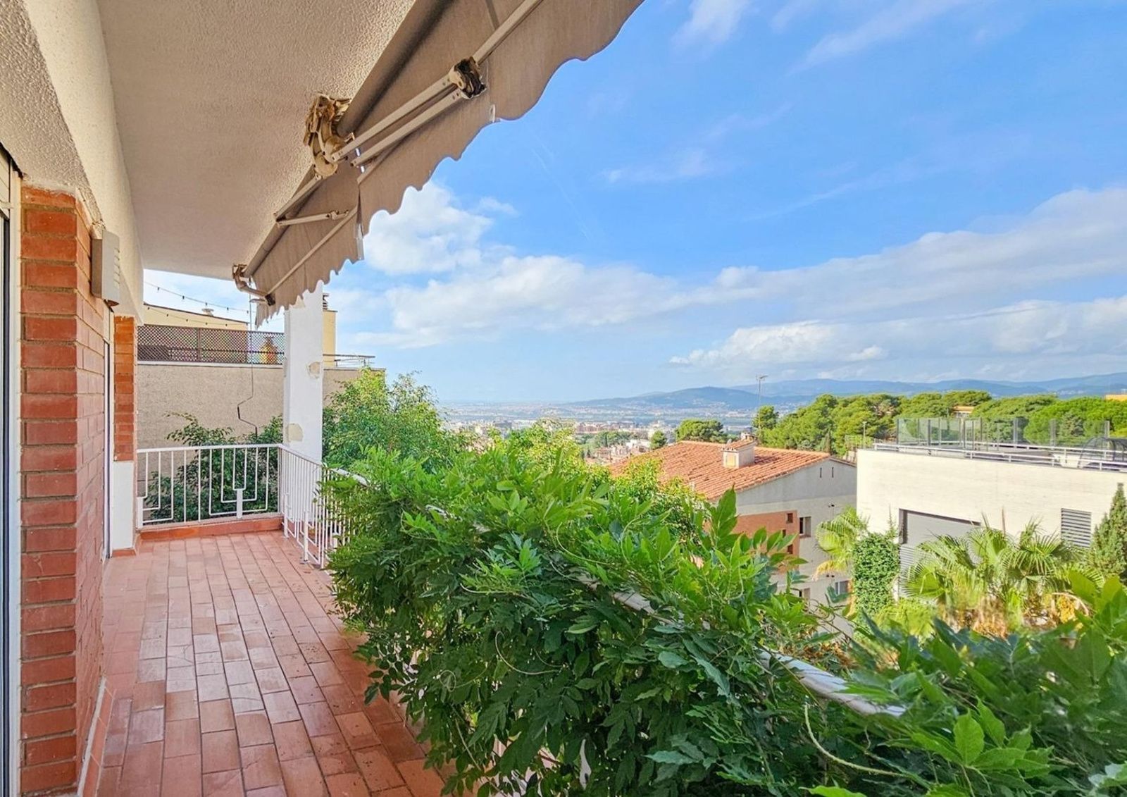 House in Sant Just Desvern, Barcelona, Spain 5 bedrooms, 240 sq.m. No. 184608