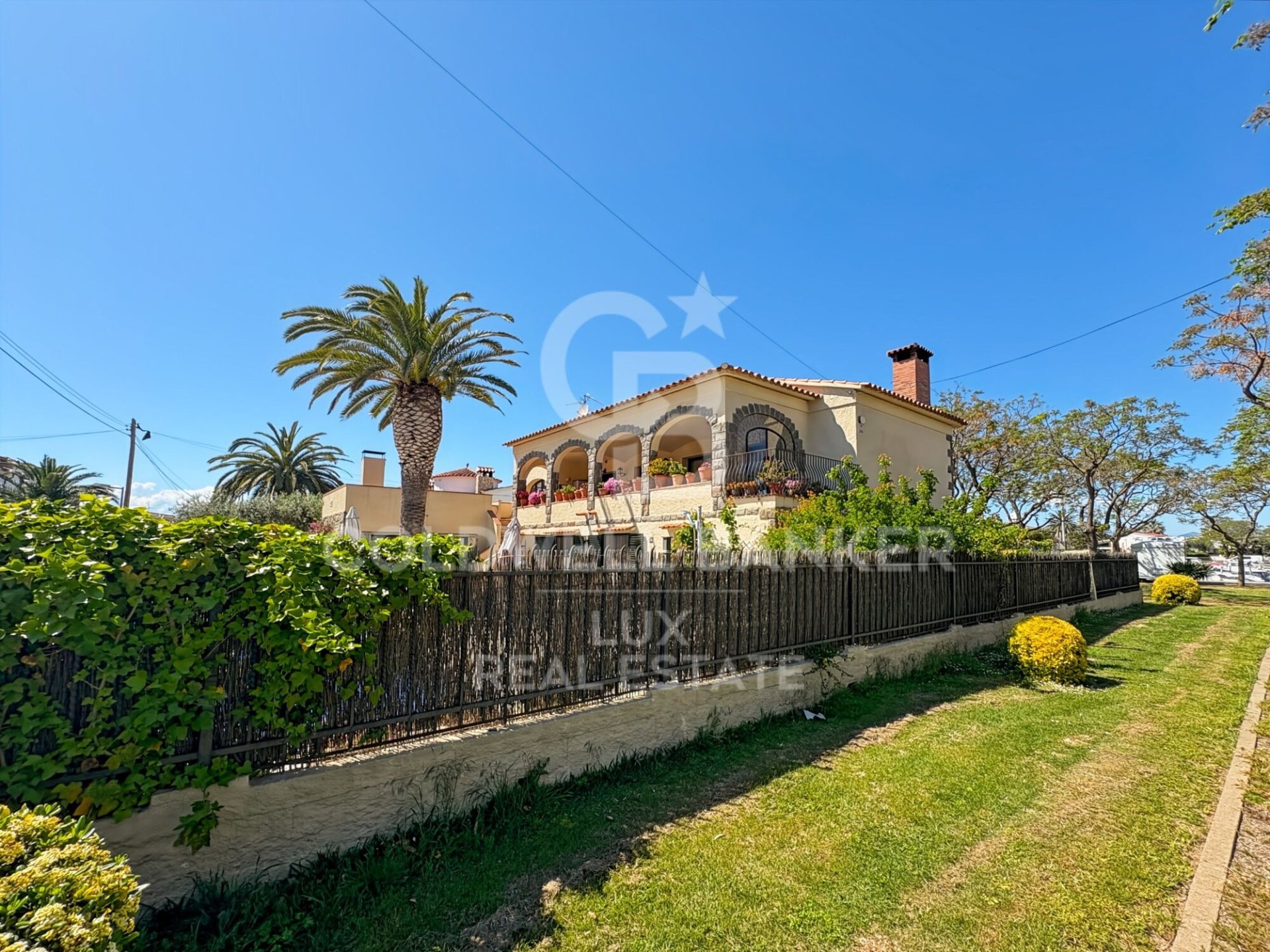 Villa i Empuriabrava, Girona, Spanien 4 sovrum, 372 kvm. Nr. 158844