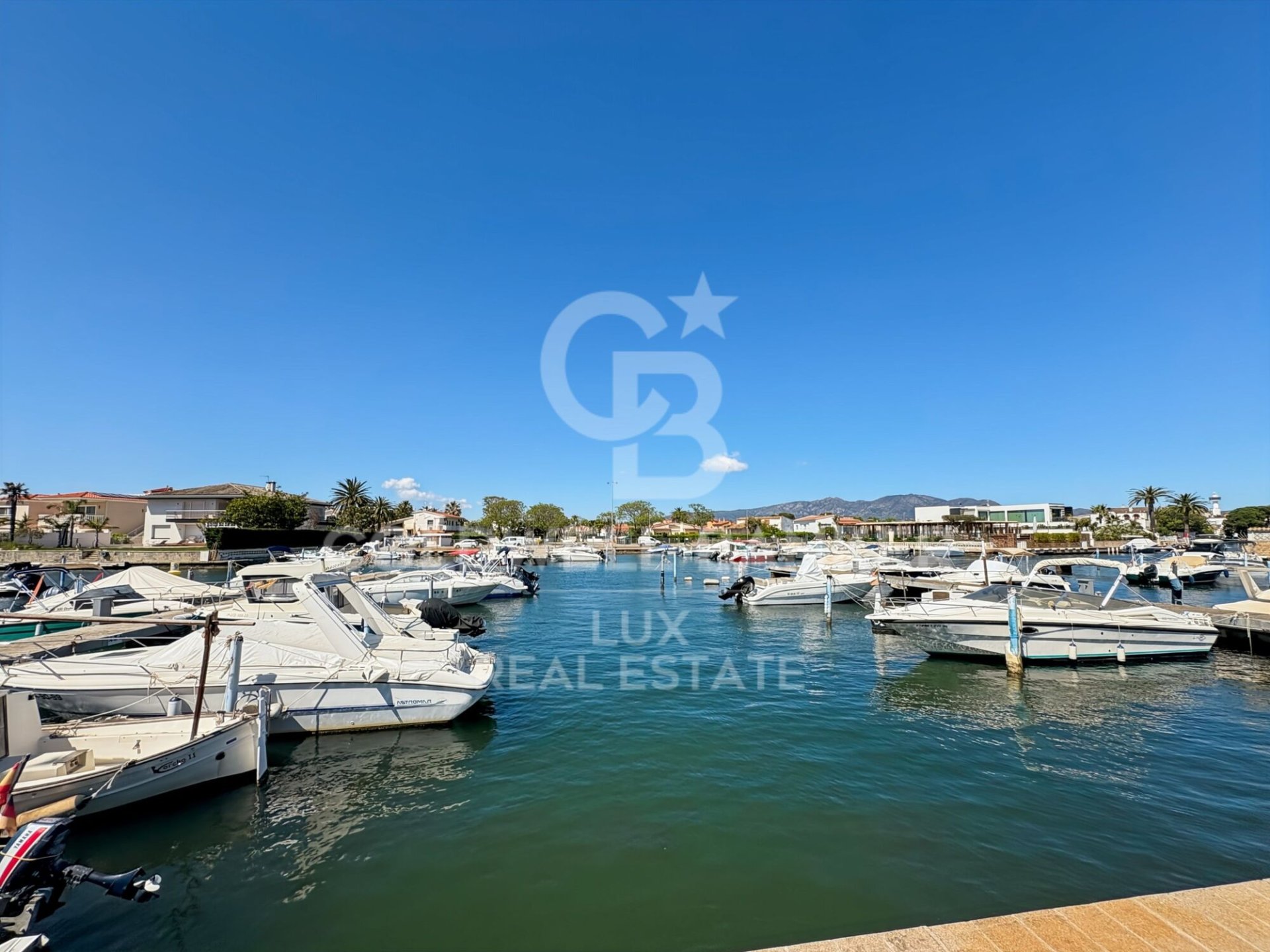 Villa i Empuriabrava, Girona, Spanien 4 sovrum, 372 kvm. Nr. 158844