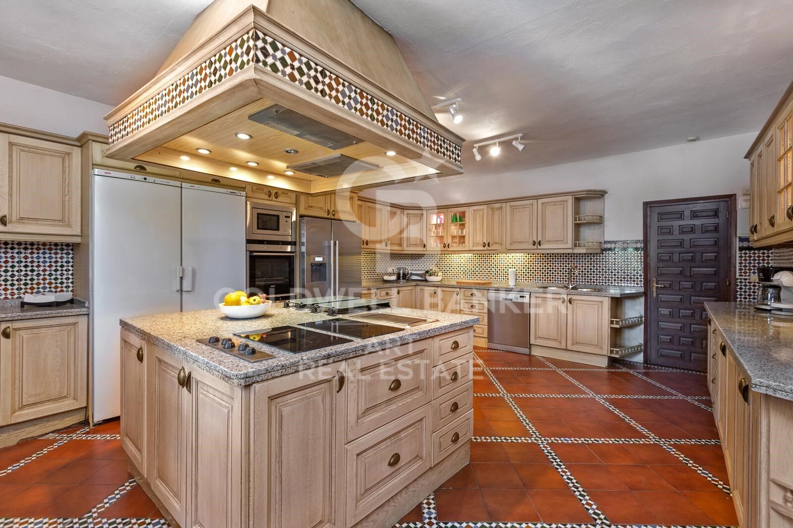 Villa in Benahavis, Malaga, Spain 12 bedrooms, 1058 sq.m. No. 160467