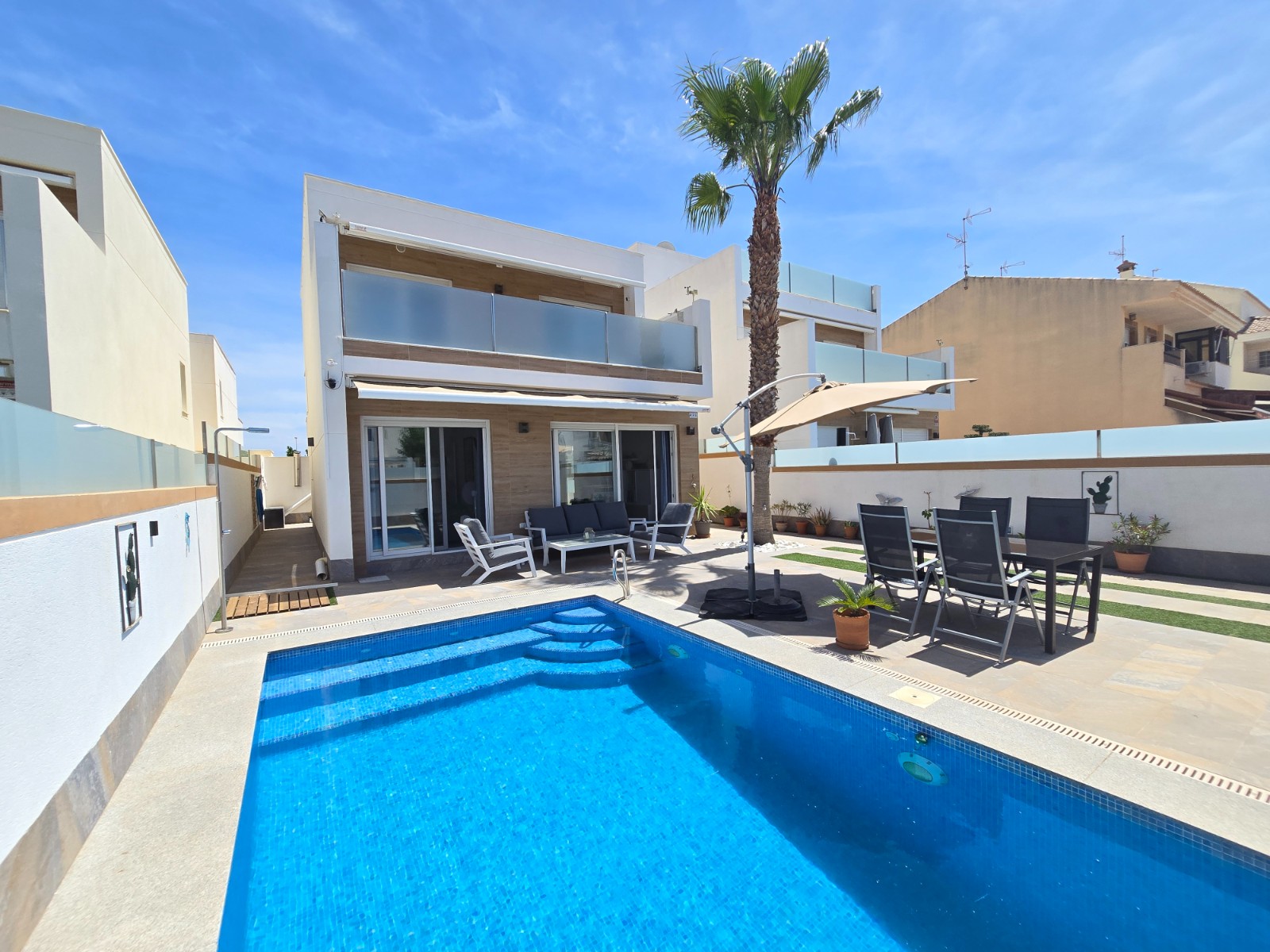 Villa i Alicante, Spanien 3 sovrum, 111 kvm. Nr. 168161