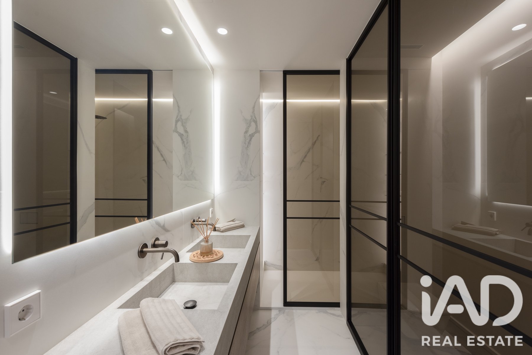 Apartamento en Barcelona, España 3 dormitorios, 279 m2 No. 188146