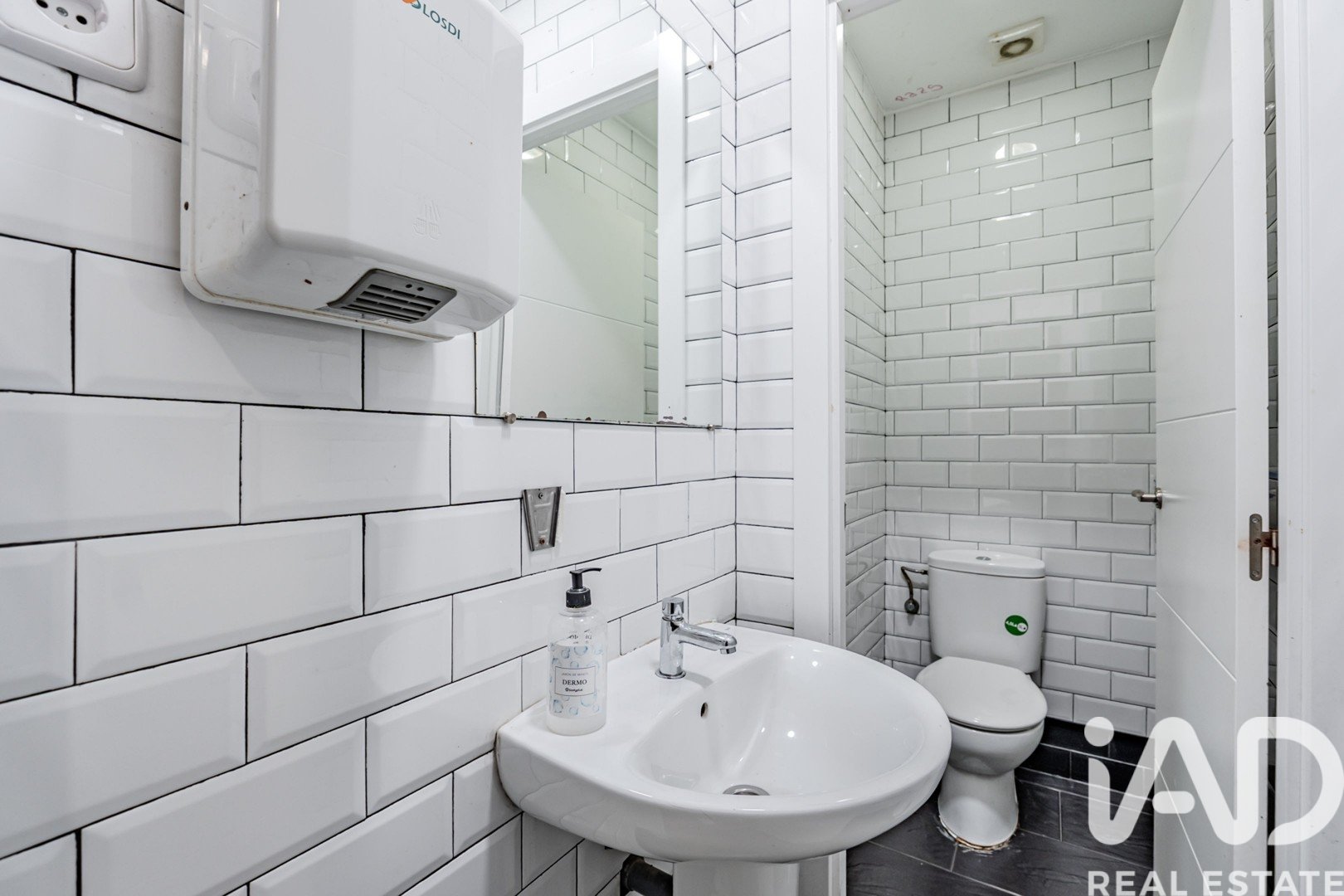 Commercial property in Madrid, Spain 113 sq.m. No. 187651
