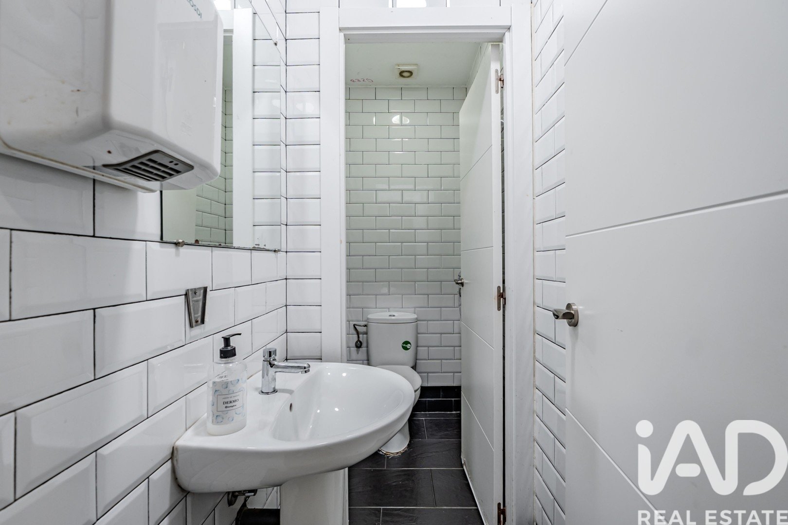 Commercial property in Madrid, Spain 113 sq.m. No. 187651