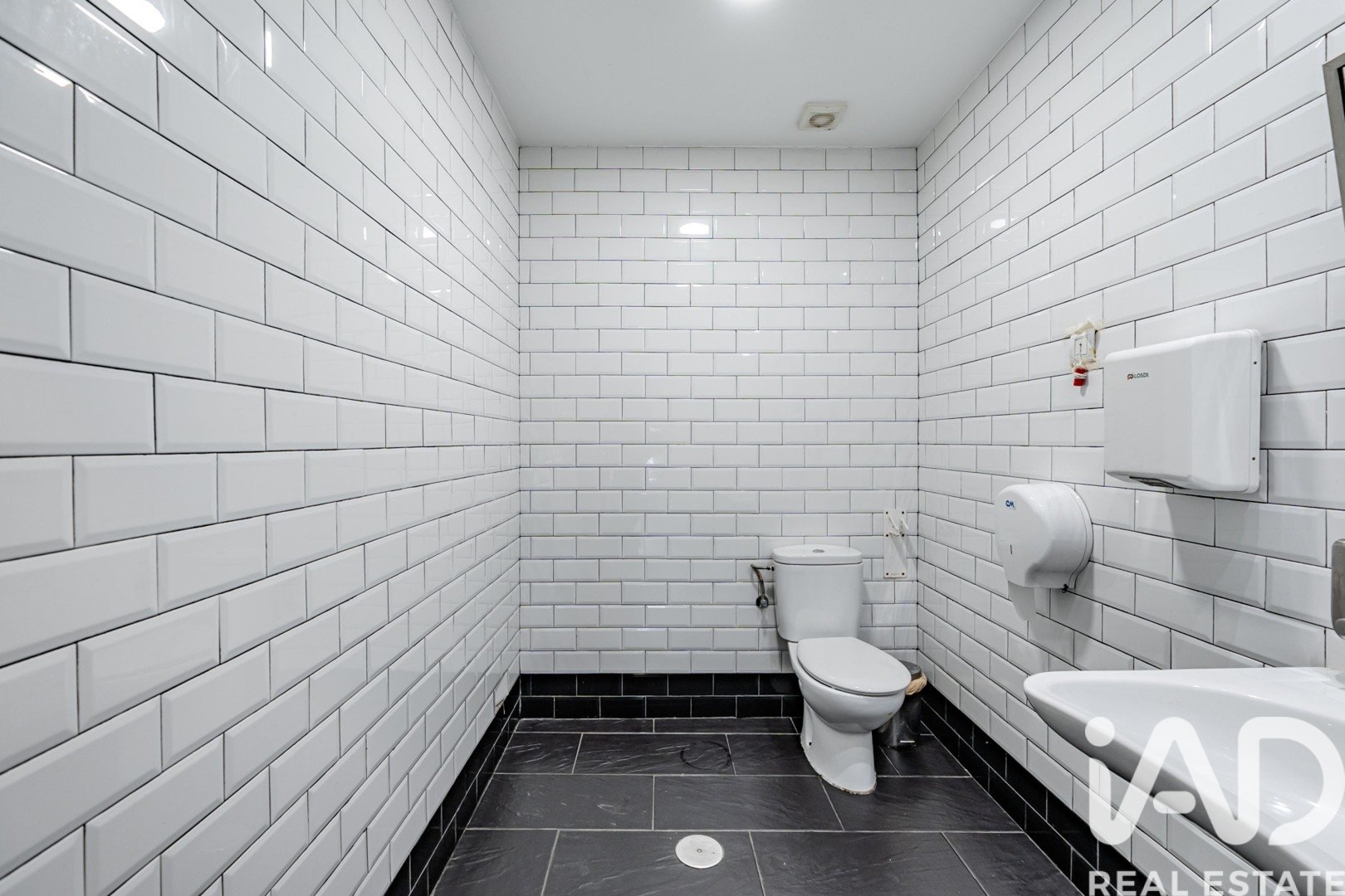 Commercial property in Madrid, Spain 113 sq.m. No. 187651
