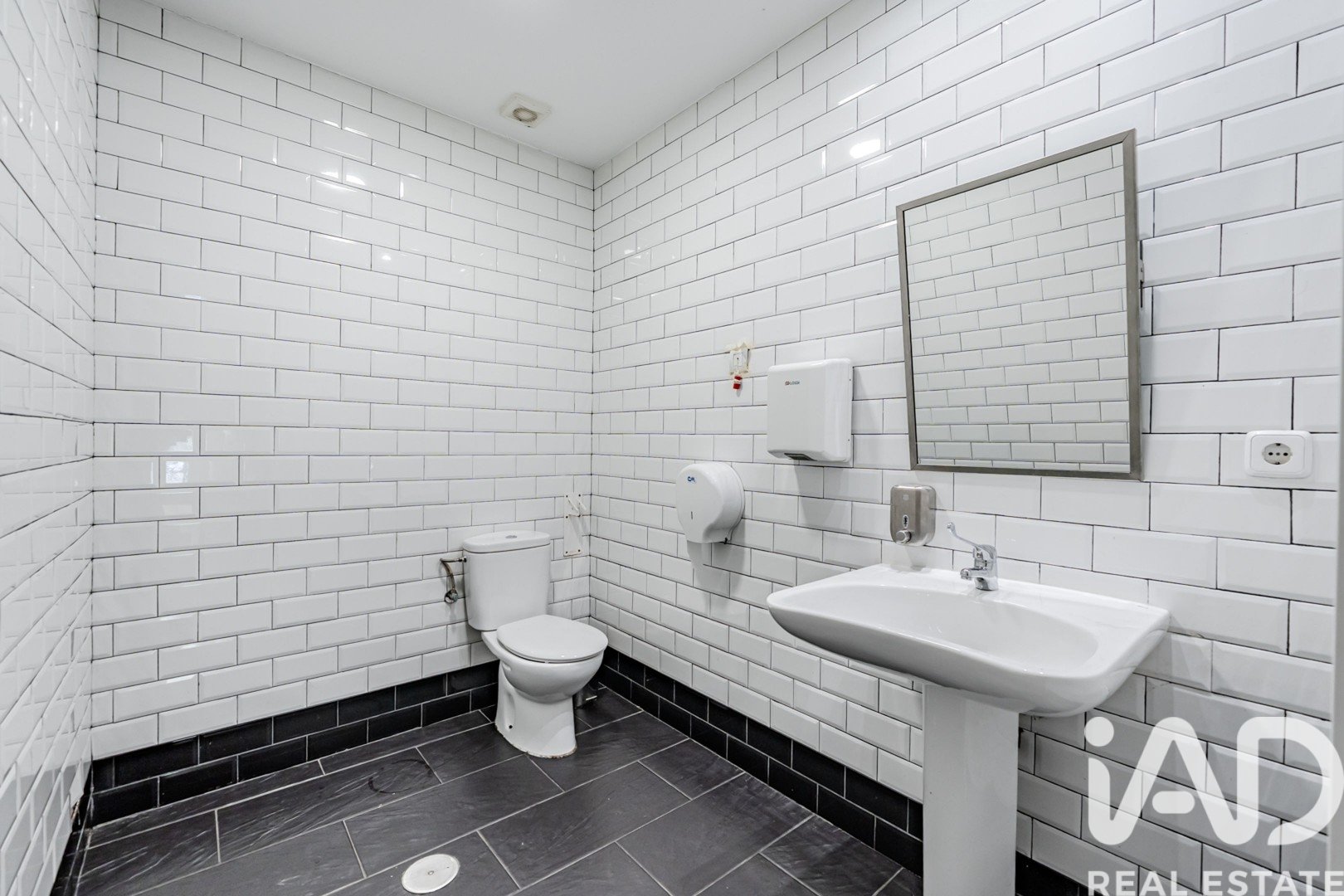 Commercial property in Madrid, Spain 113 sq.m. No. 187651
