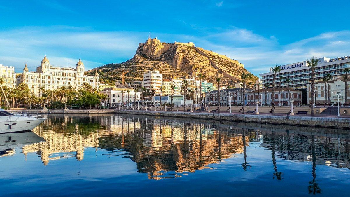 Apartment in Alicante, Spain 2 bedrooms, 74 sq.m. No. 135096