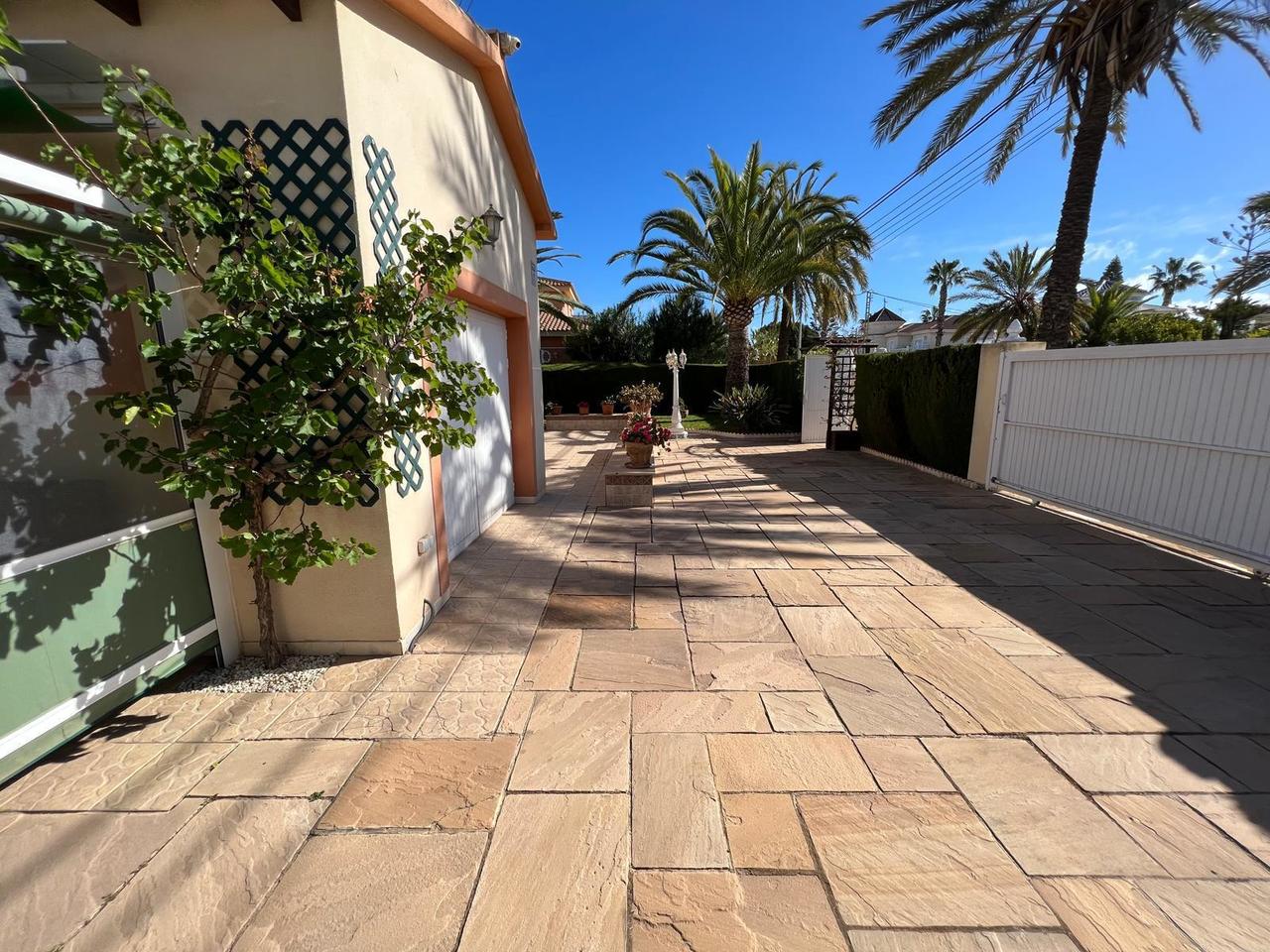 Villa in Cabo Roig, Alicante, Spain 3 bedrooms, 140 sq.m. No. 155936