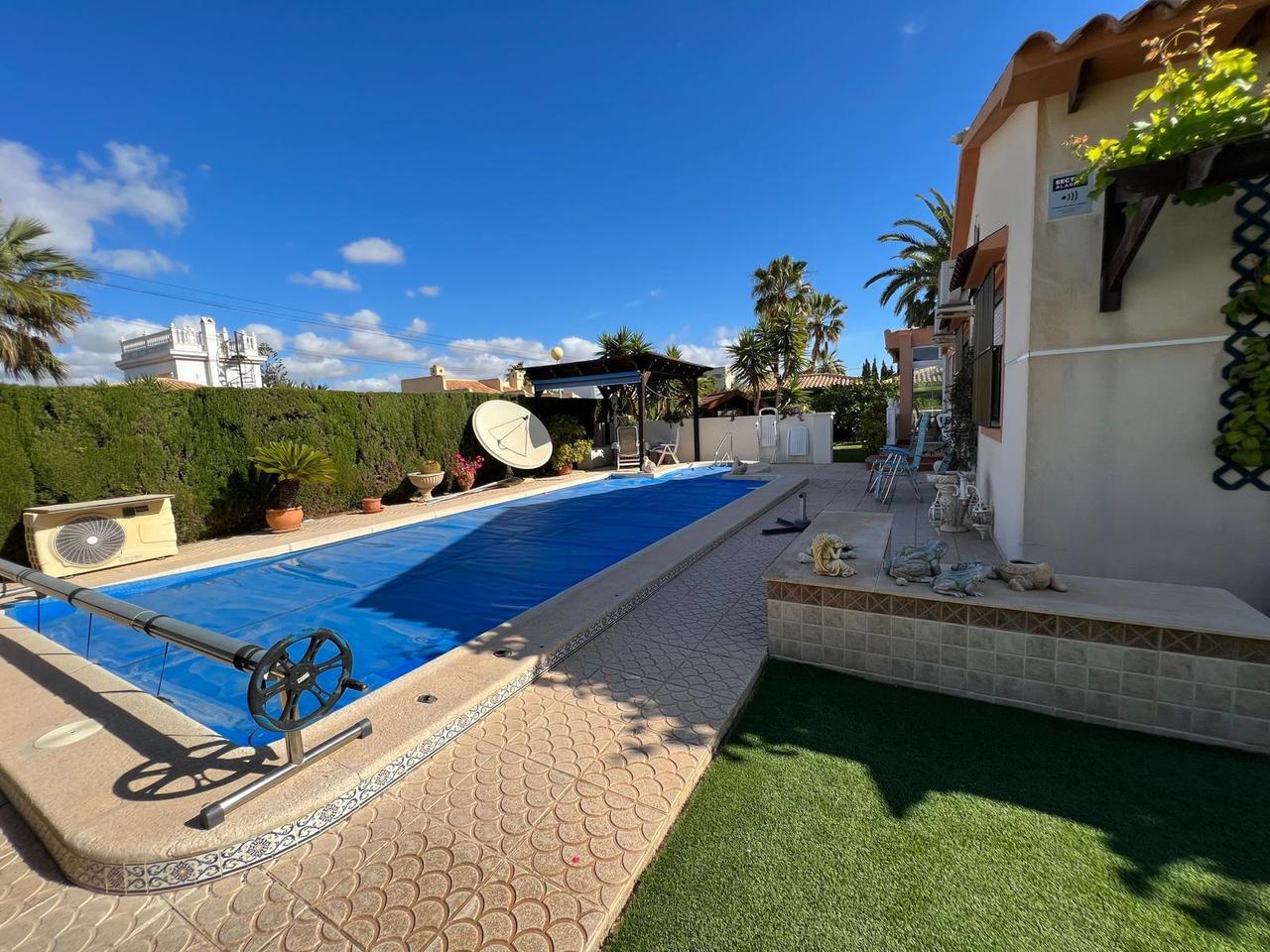 Villa in Cabo Roig, Alicante, Spain 3 bedrooms, 140 sq.m. No. 155936