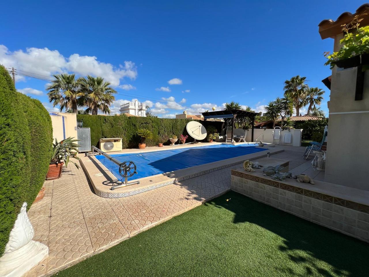 Villa in Cabo Roig, Alicante, Spain 3 bedrooms, 140 sq.m. No. 155936