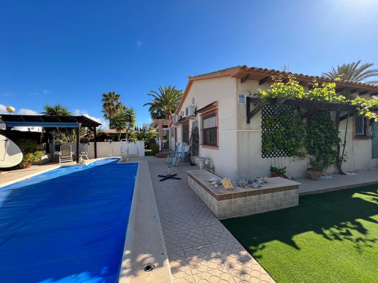 Villa in Cabo Roig, Alicante, Spain 3 bedrooms, 140 sq.m. No. 155936