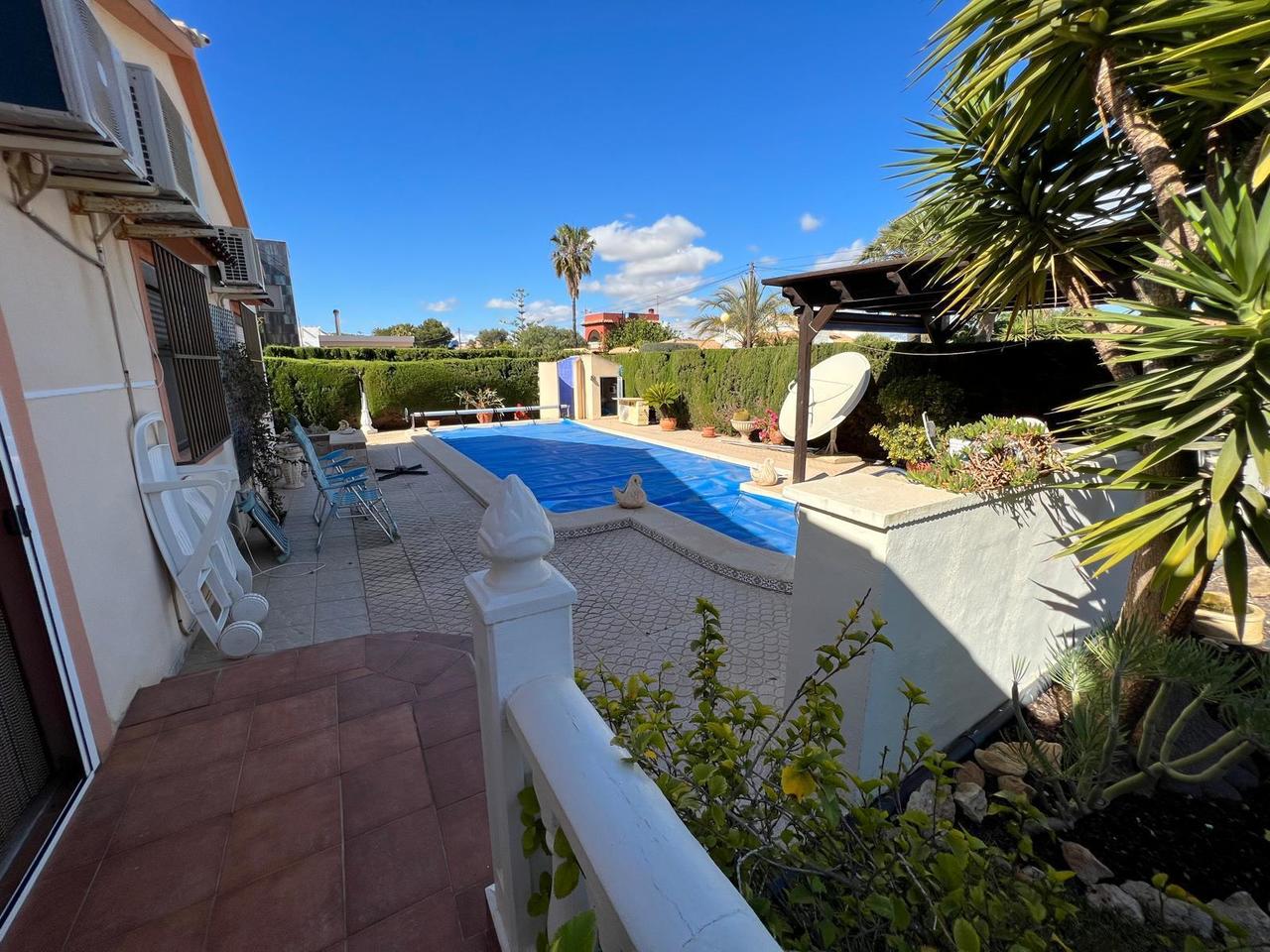 Villa in Cabo Roig, Alicante, Spain 3 bedrooms, 140 sq.m. No. 155936