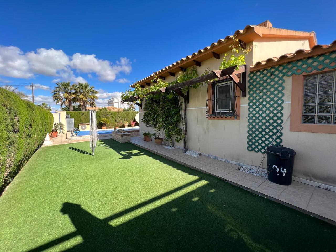 Villa in Cabo Roig, Alicante, Spain 3 bedrooms, 140 sq.m. No. 155936