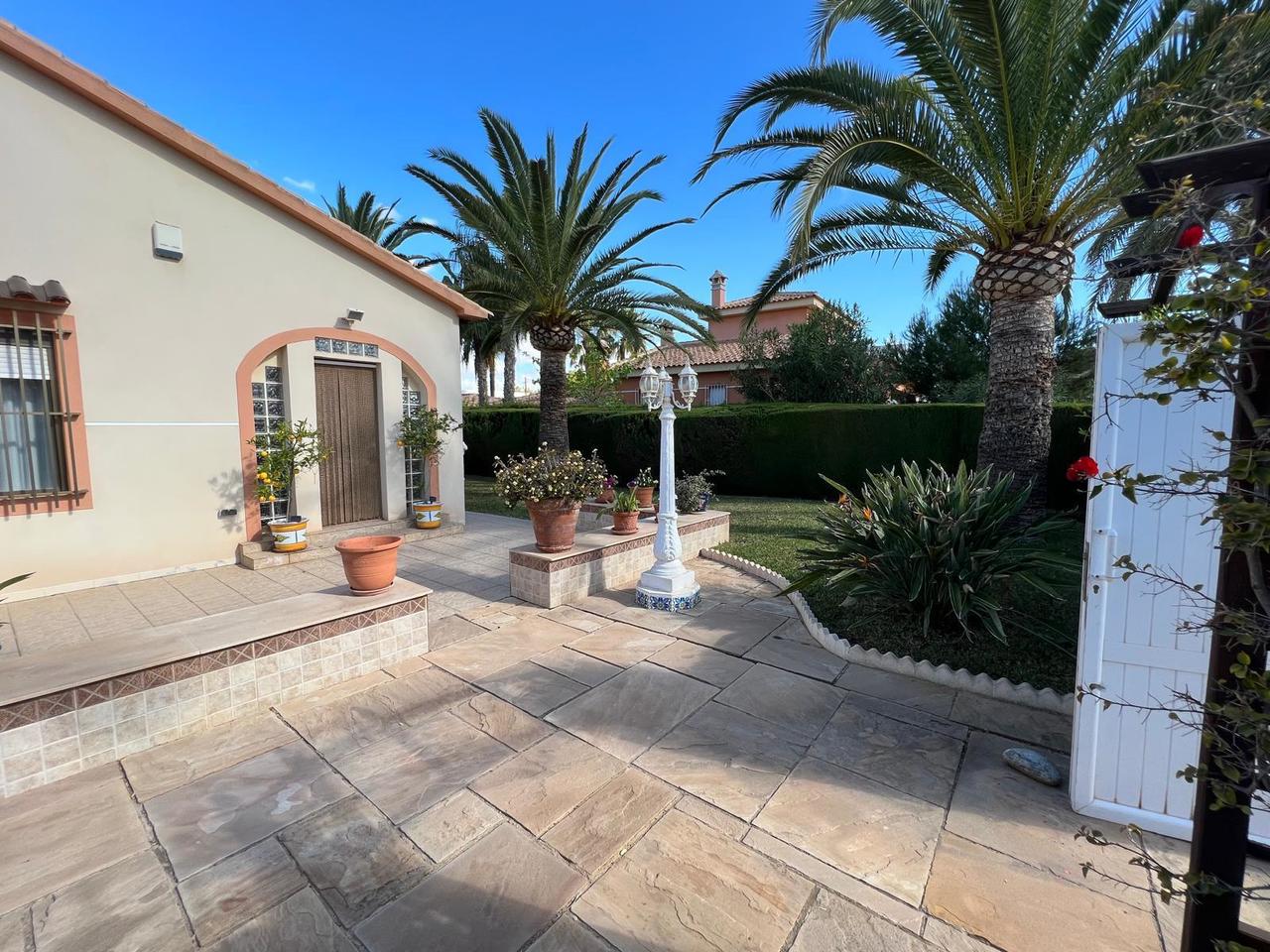 Villa in Cabo Roig, Alicante, Spain 3 bedrooms, 140 sq.m. No. 155936