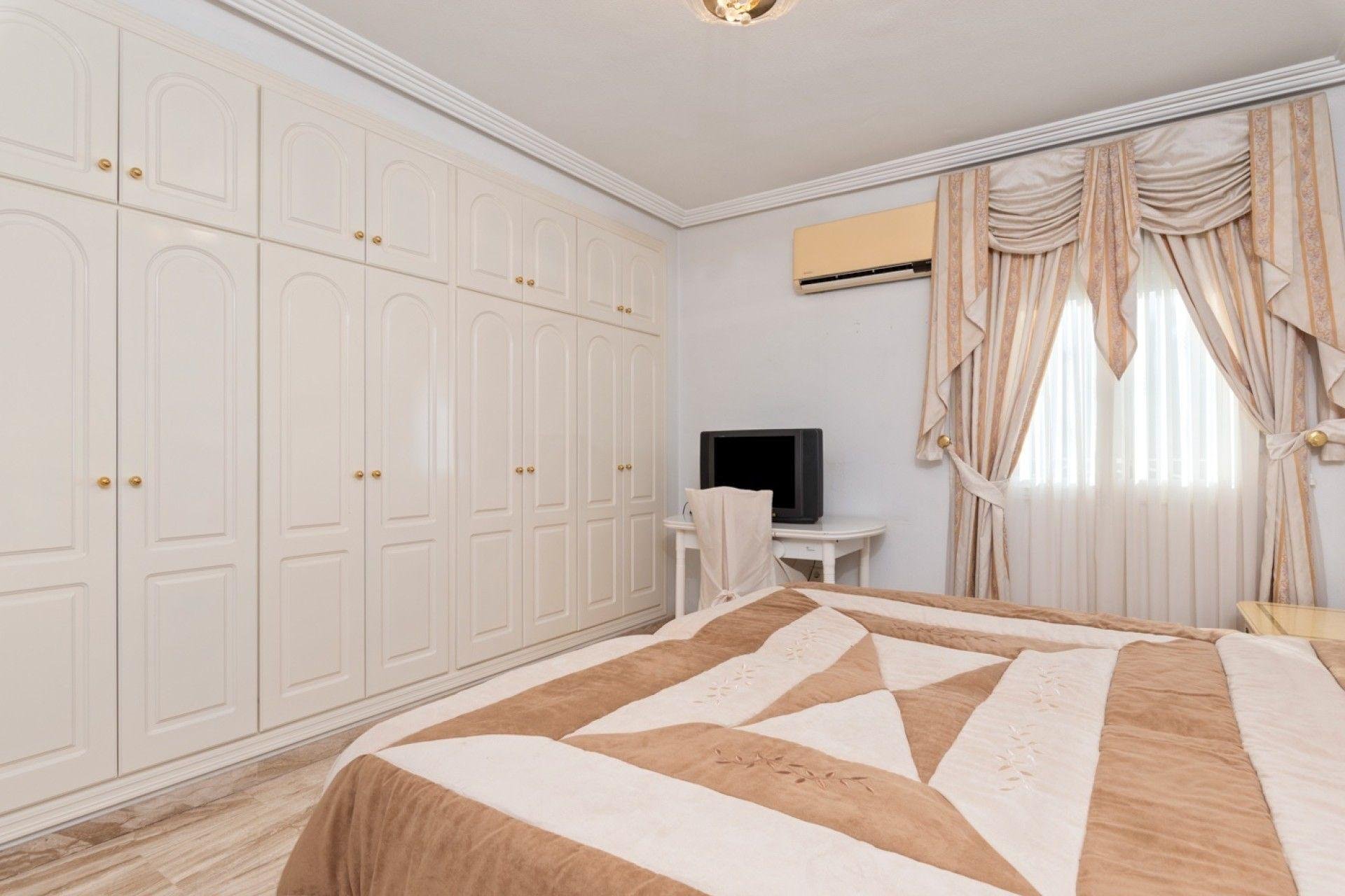 Villa Rojales, Alicante, Spānijā 5 istabas, 344 m2 Nr. 155901