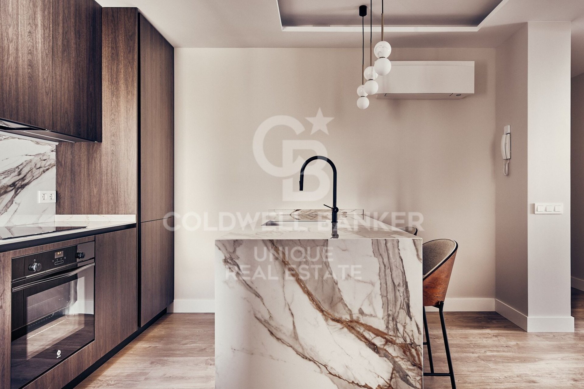 Apartment à Madrid, Espagne 2 chambres, 90 m2 No. 178504