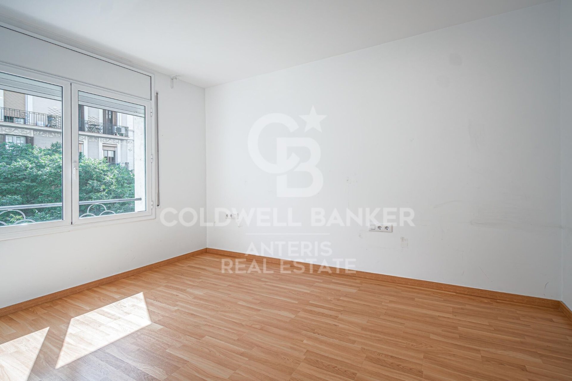 Apartment à Barcelona, Espagne 4 chambres, 127 m2 No. 178502