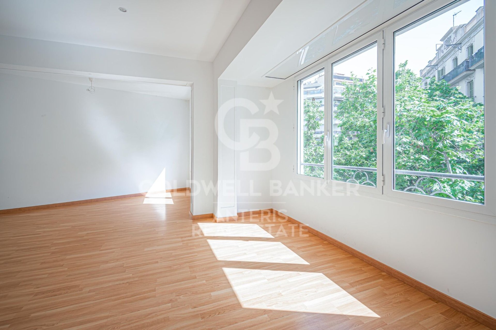 Apartment à Barcelona, Espagne 4 chambres, 127 m2 No. 178502