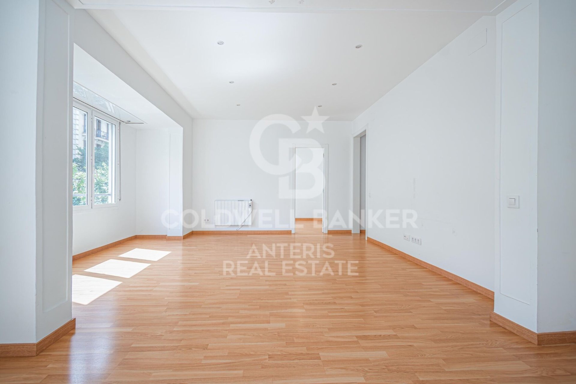 Apartment à Barcelona, Espagne 4 chambres, 127 m2 No. 178502