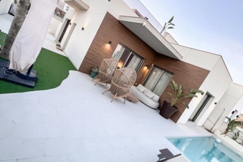 Villa a San Miguel de Salinas, Alicante, Spagna 4 camere da letto, 263 mq. N° 115060
