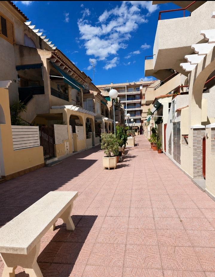 Huoneisto Torrevieja, Alicante, Espanja 73 m2 No. 183045