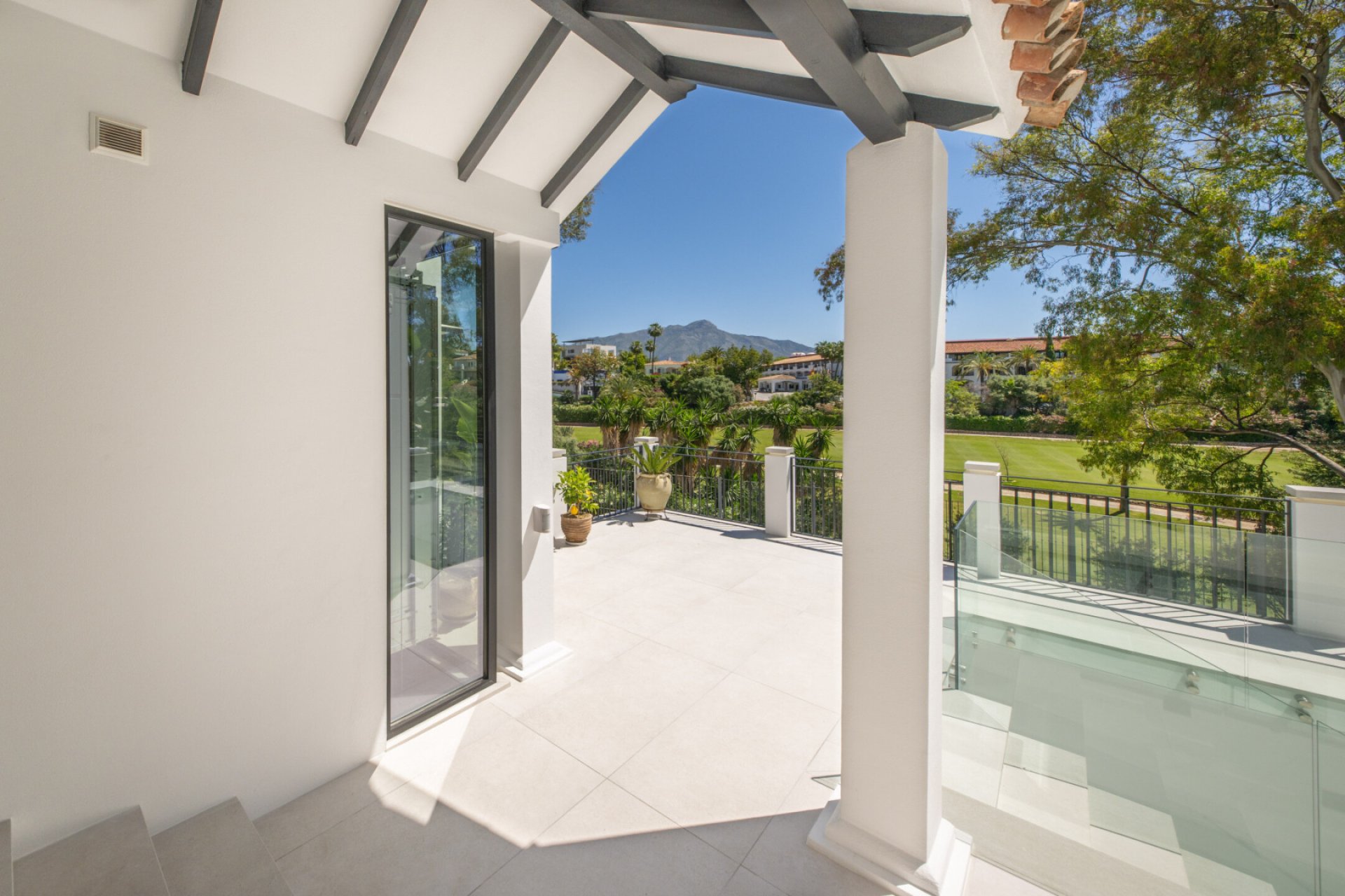 Villa a Benahavis, Malaga, Spagna 5 camere da letto, 492 mq. N° 136122
