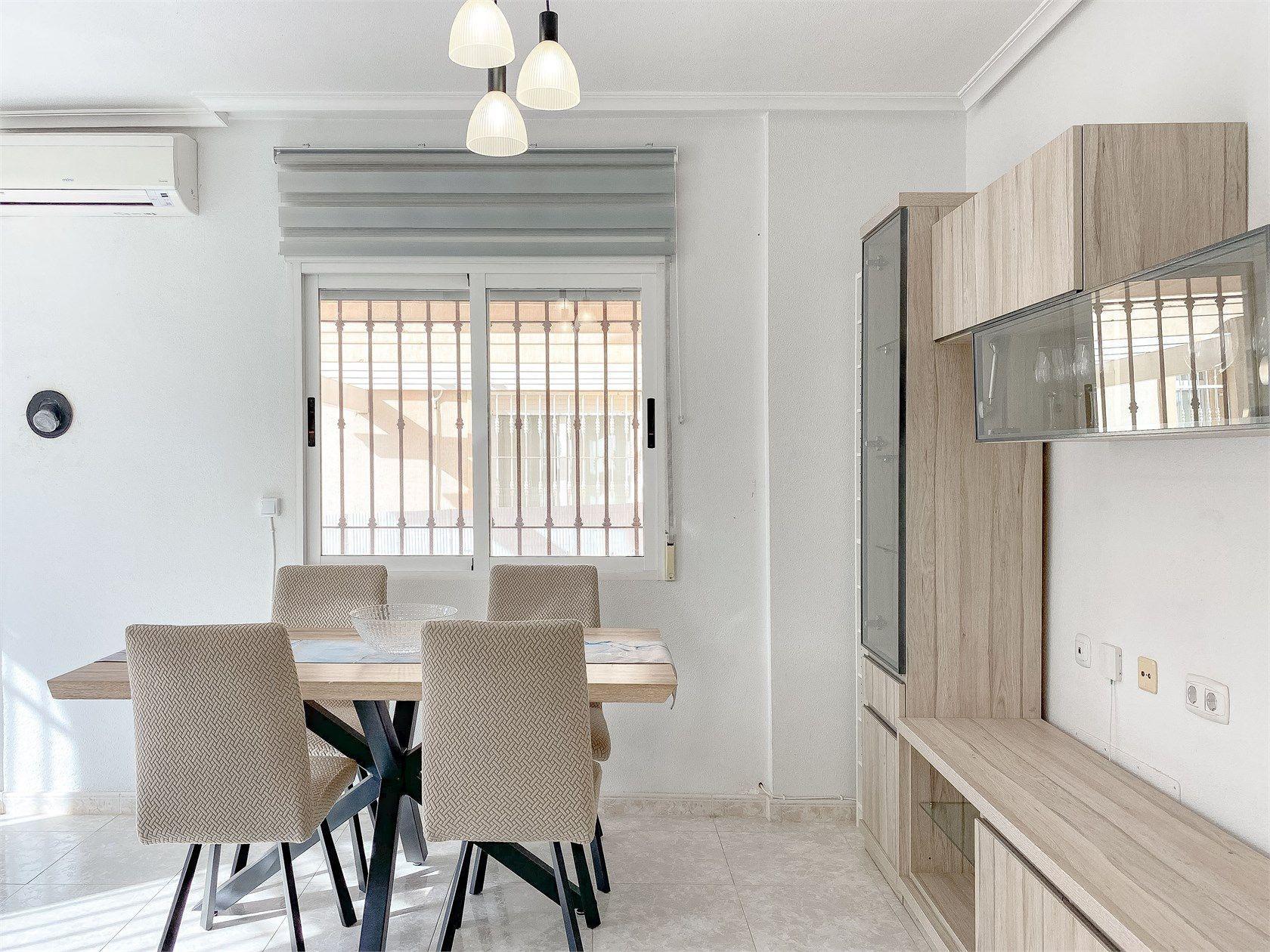 Casa a Torrevieja, Alicante, Spagna 3 camere da letto, 75 mq. N° 194440