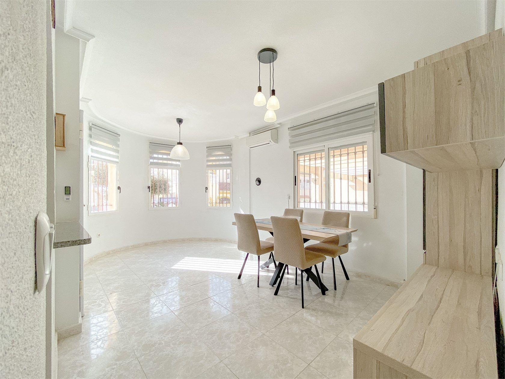 Casa a Torrevieja, Alicante, Spagna 3 camere da letto, 75 mq. N° 194440