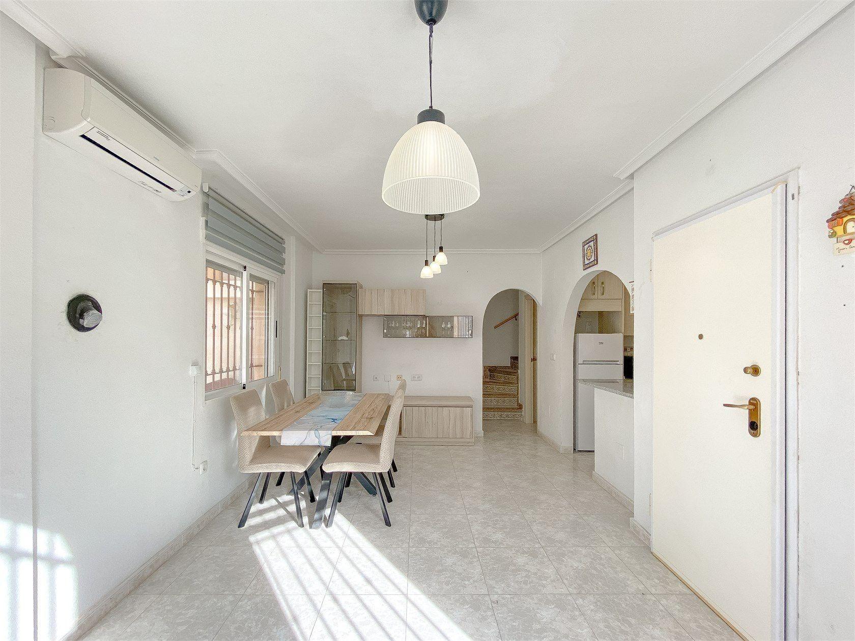 Casa a Torrevieja, Alicante, Spagna 3 camere da letto, 75 mq. N° 194440
