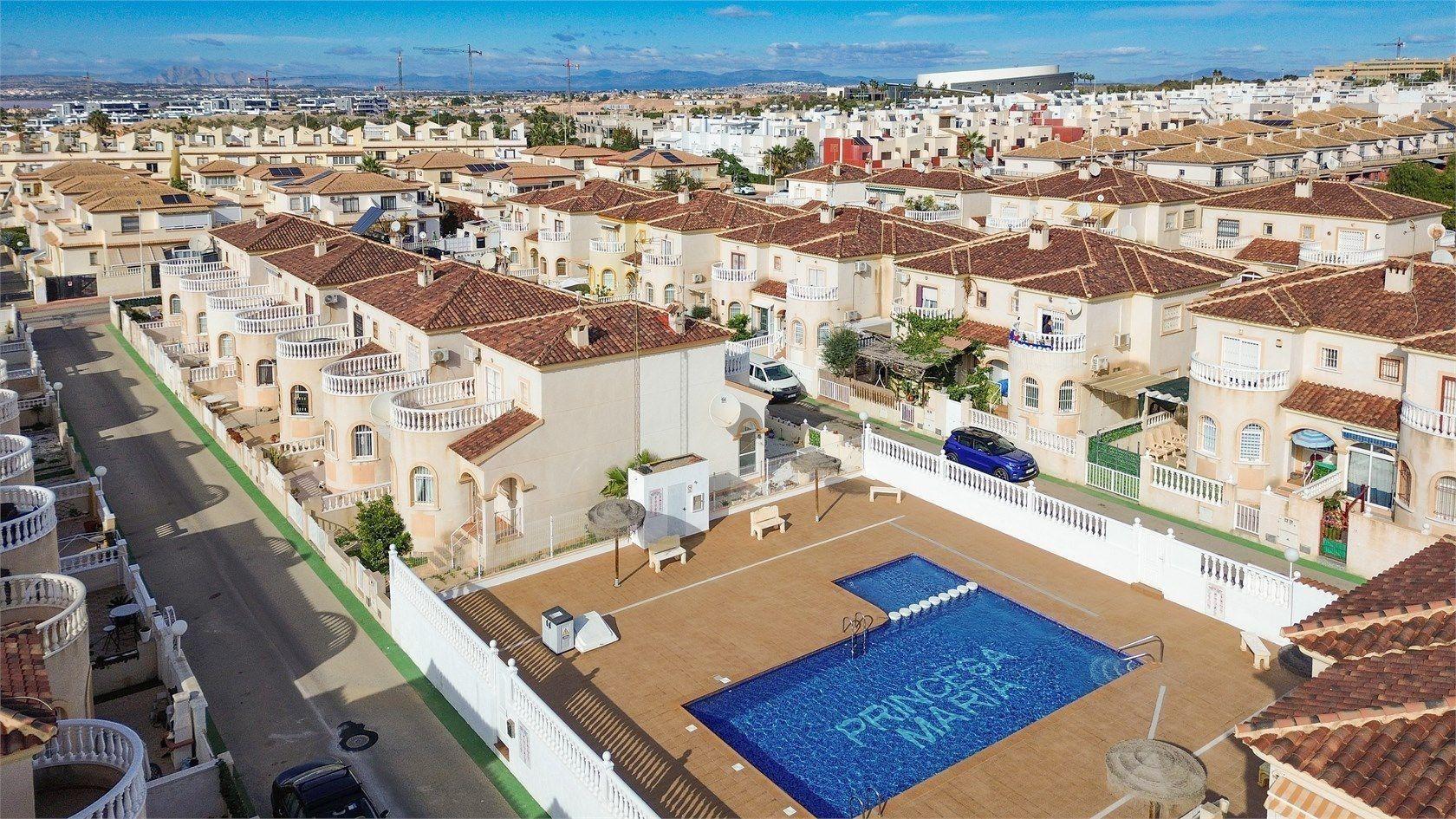 Casa a Torrevieja, Alicante, Spagna 3 camere da letto, 75 mq. N° 194440