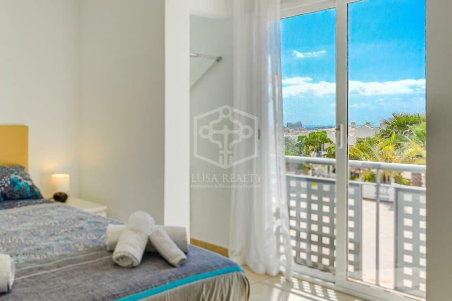Commercial property à Adeje, Tenerife, Espagne 730 m2 No. 181289