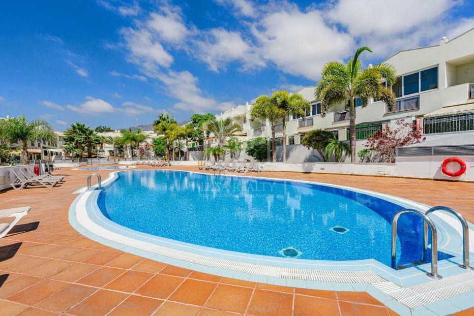 Commercial property à Adeje, Tenerife, Espagne 730 m2 No. 181289