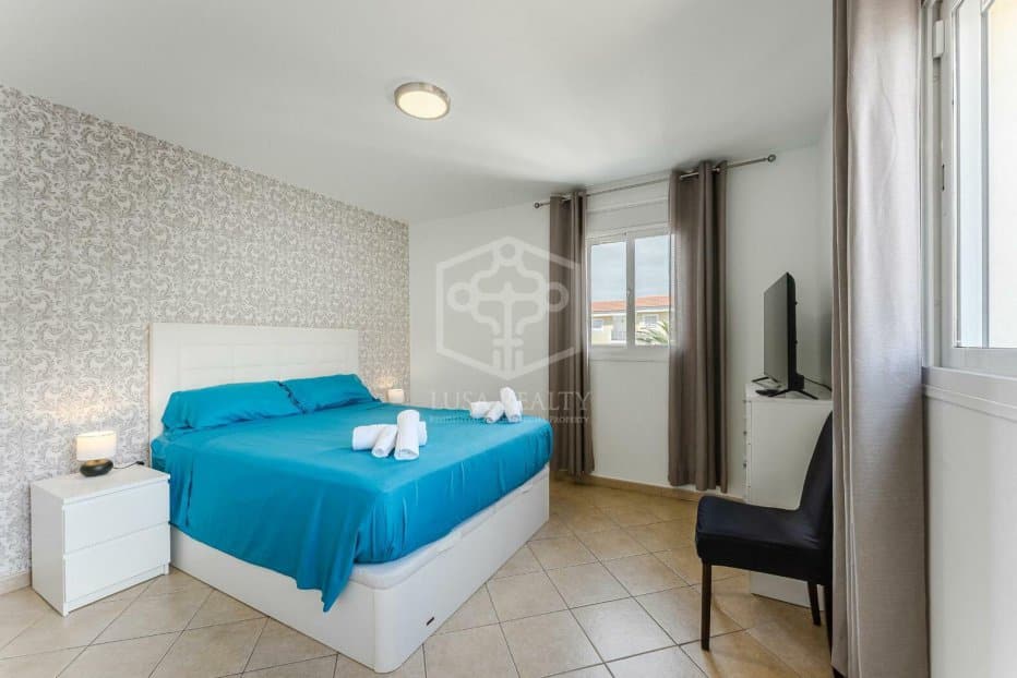 Commercial property à Adeje, Tenerife, Espagne 730 m2 No. 181289