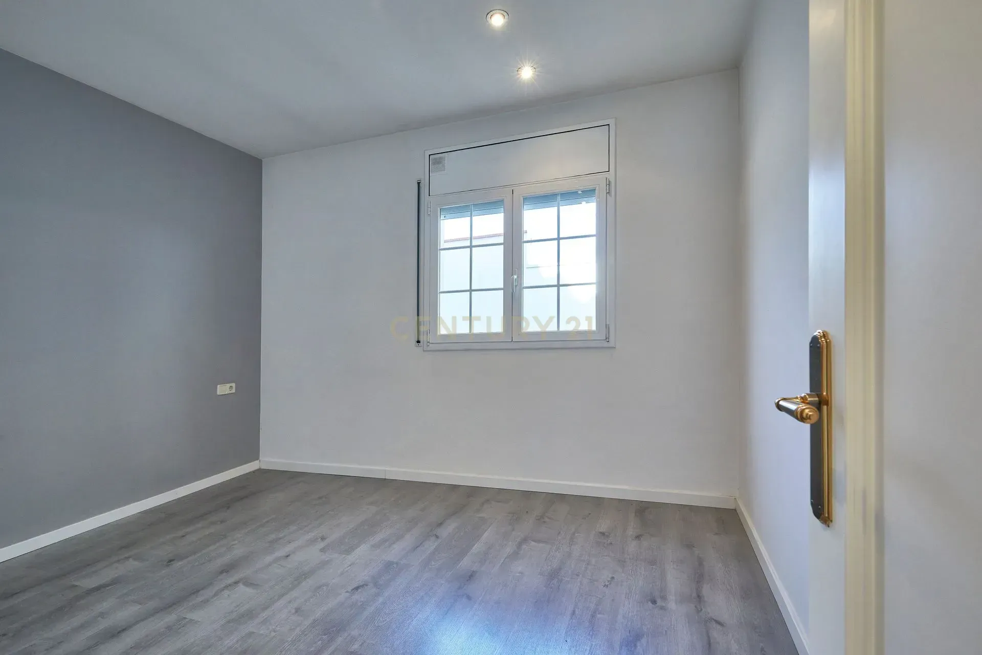 Talo Sabadell, Barcelona, Espanja 4 makuuhuonetta, 216 m2 No. 172018