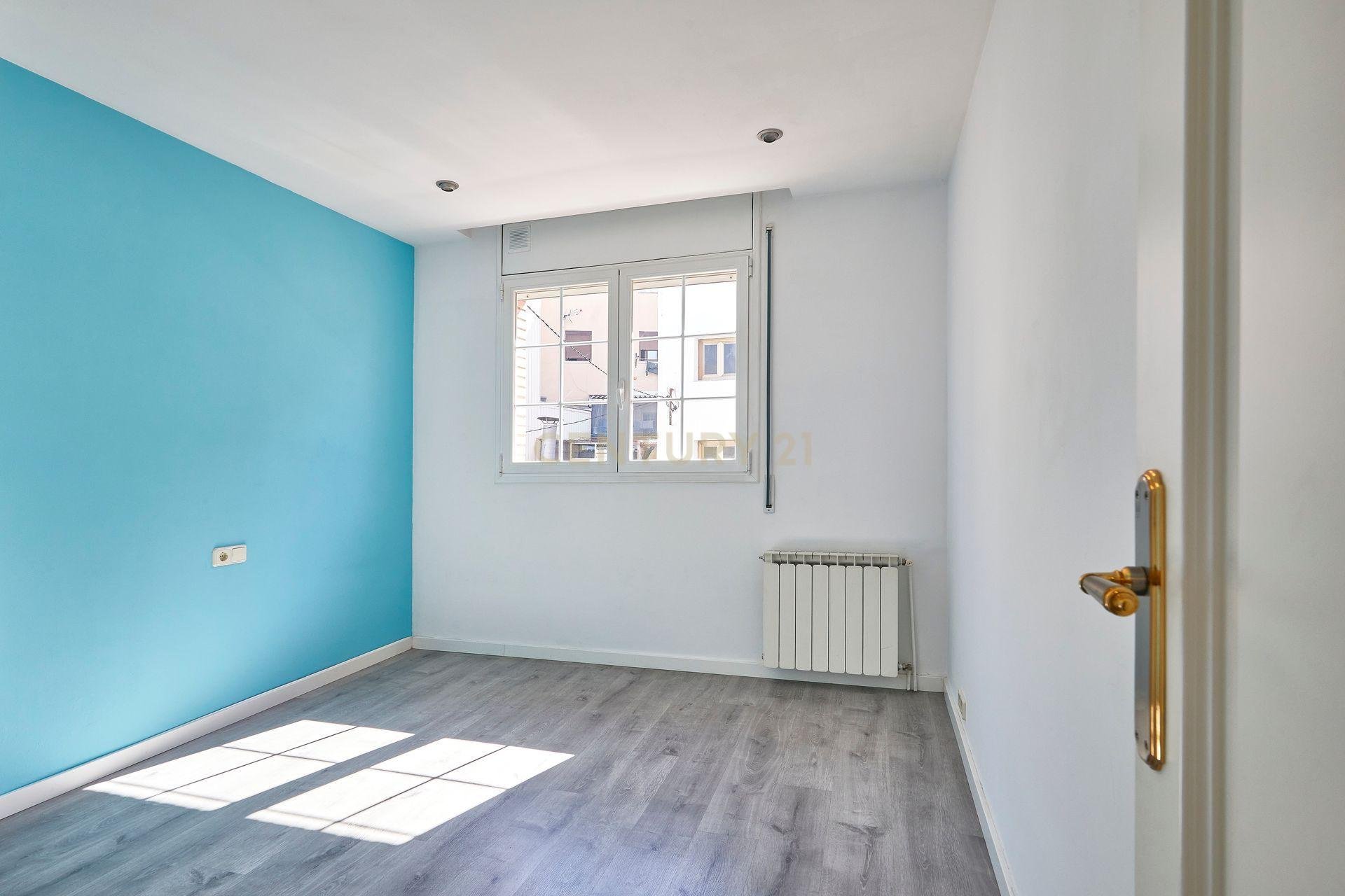 Talo Sabadell, Barcelona, Espanja 4 makuuhuonetta, 216 m2 No. 172018