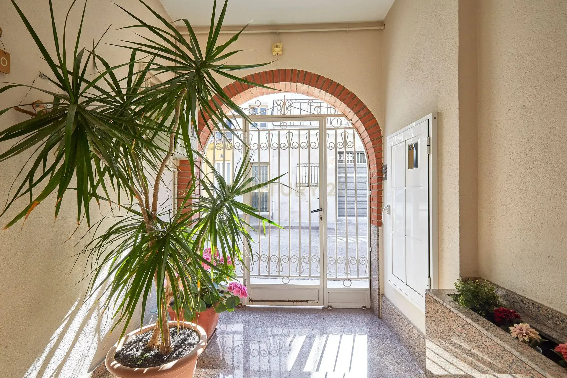 Talo Sabadell, Barcelona, Espanja 4 makuuhuonetta, 216 m2 No. 172018