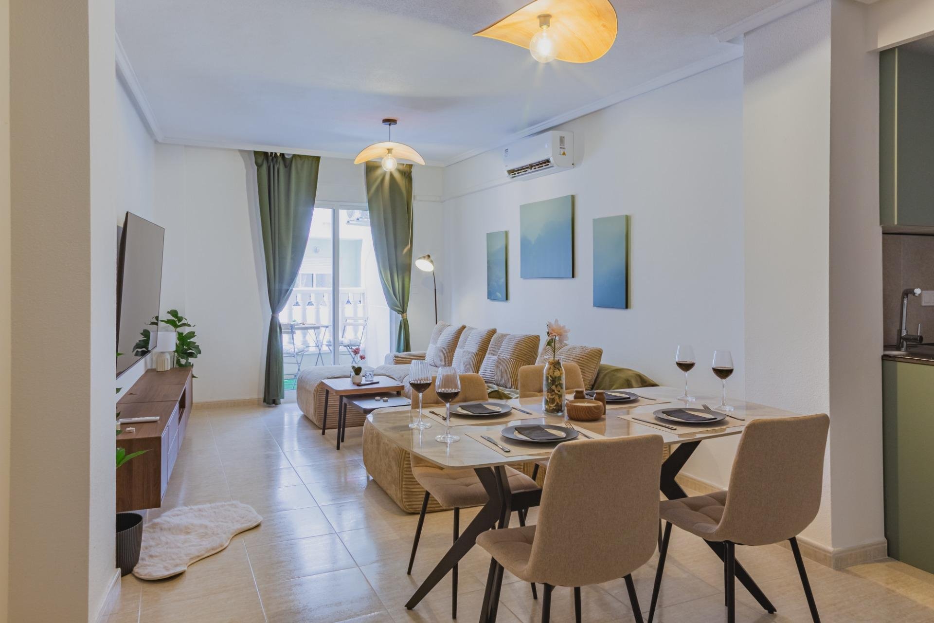 Apartment in Torrevieja, Alicante, Spain 3 bedrooms, 84 sq.m. No. 194255