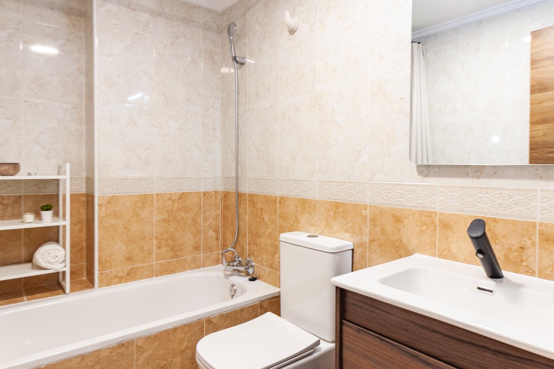 Apartment in Torrevieja, Alicante, Spain 3 bedrooms, 84 sq.m. No. 194255