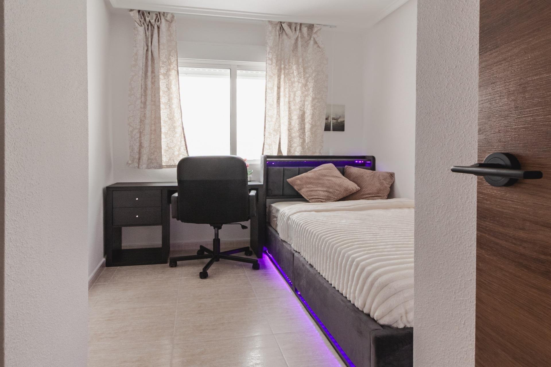 Apartment in Torrevieja, Alicante, Spain 3 bedrooms, 84 sq.m. No. 194255