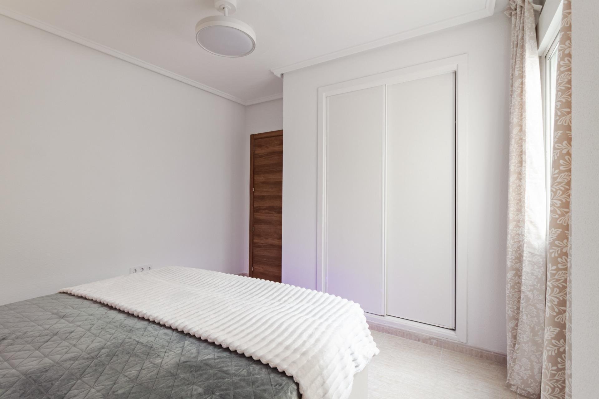 Apartment in Torrevieja, Alicante, Spain 3 bedrooms, 84 sq.m. No. 194255