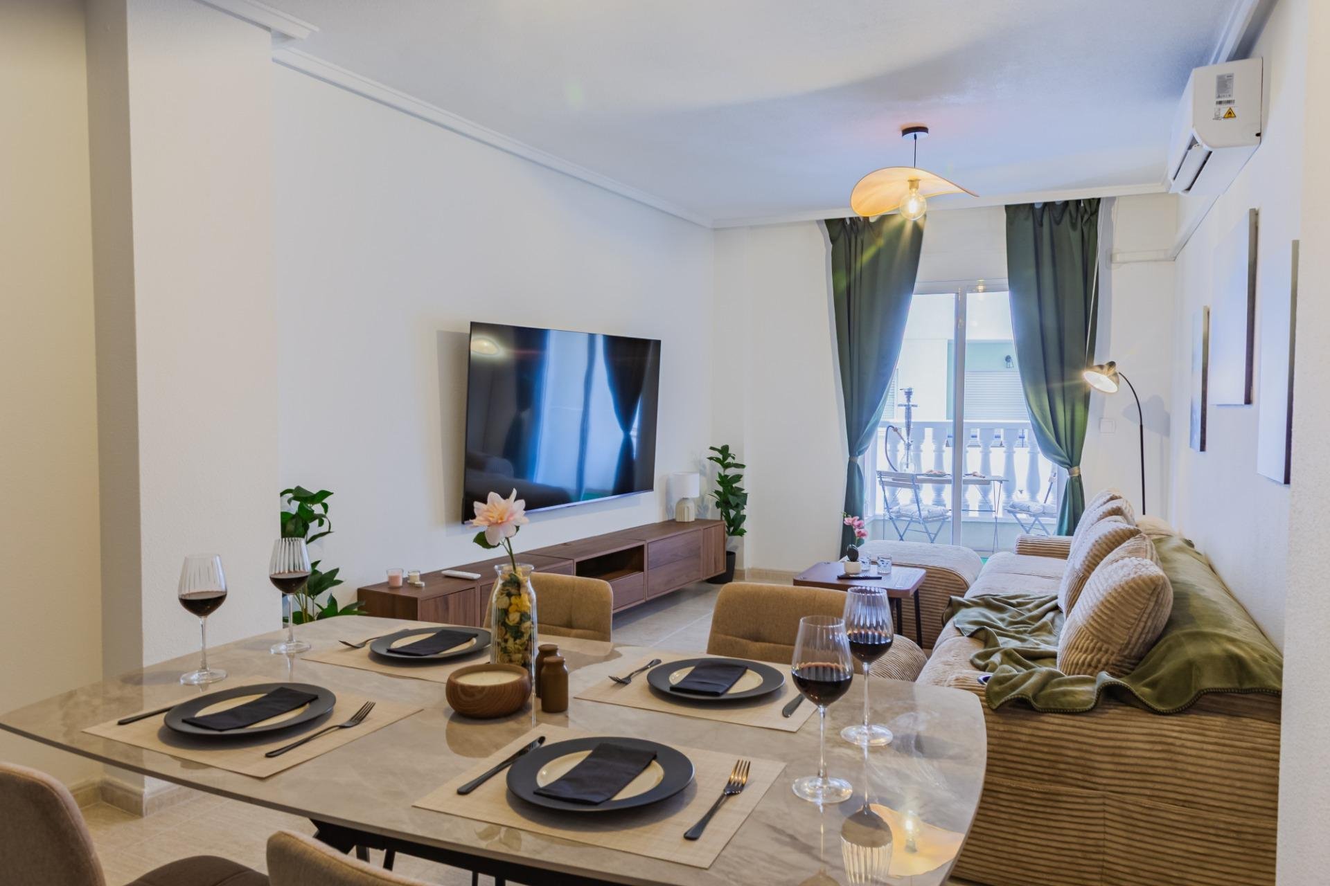 Apartment in Torrevieja, Alicante, Spain 3 bedrooms, 84 sq.m. No. 194255