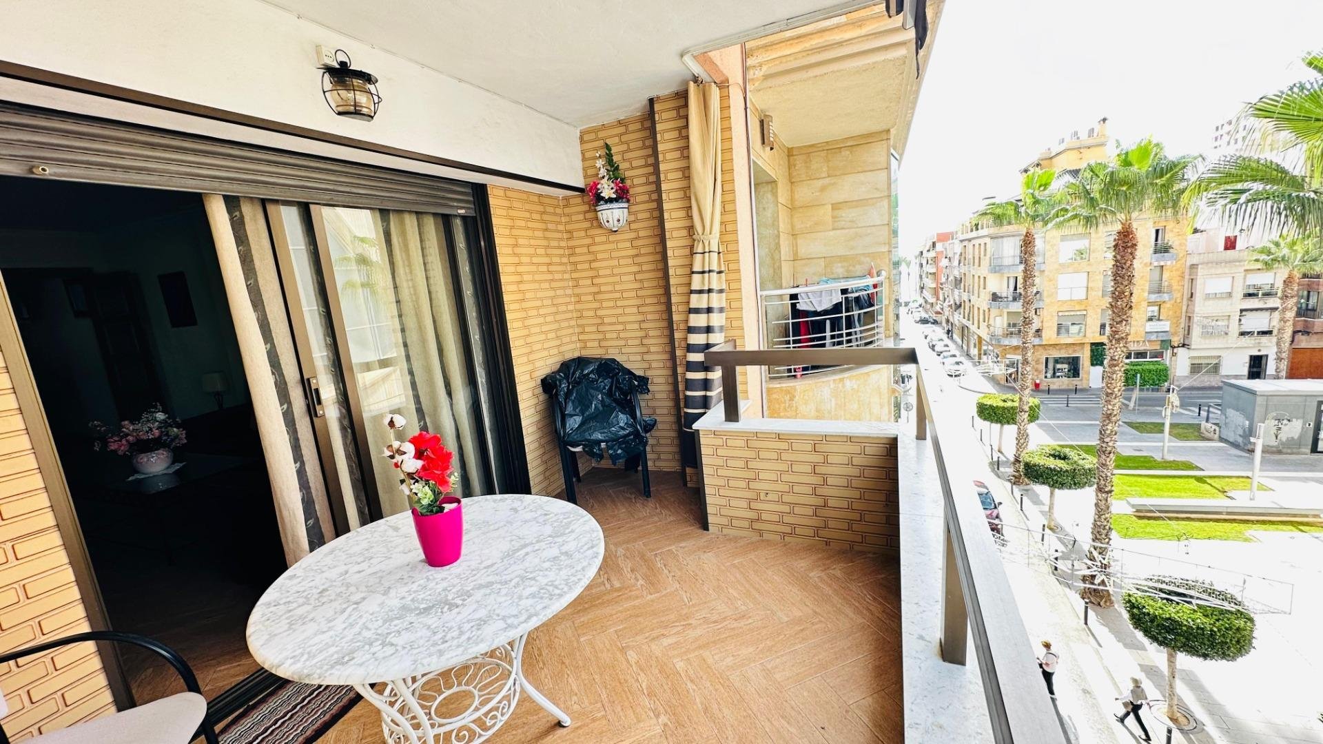 Apartment in Torrevieja, Alicante, Spain 3 bedrooms, 145 sq.m. No. 194260