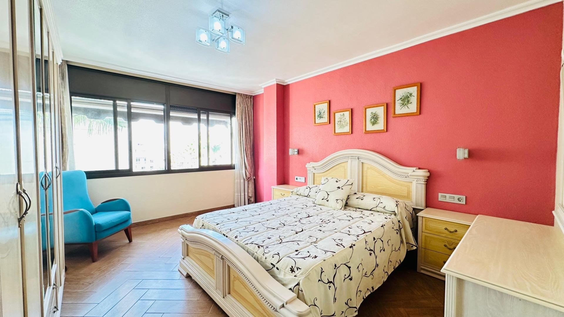 Apartment in Torrevieja, Alicante, Spain 3 bedrooms, 145 sq.m. No. 194260