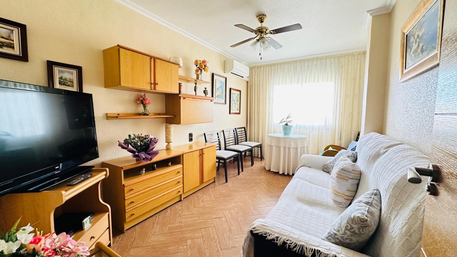 Apartment in Torrevieja, Alicante, Spain 3 bedrooms, 145 sq.m. No. 194260