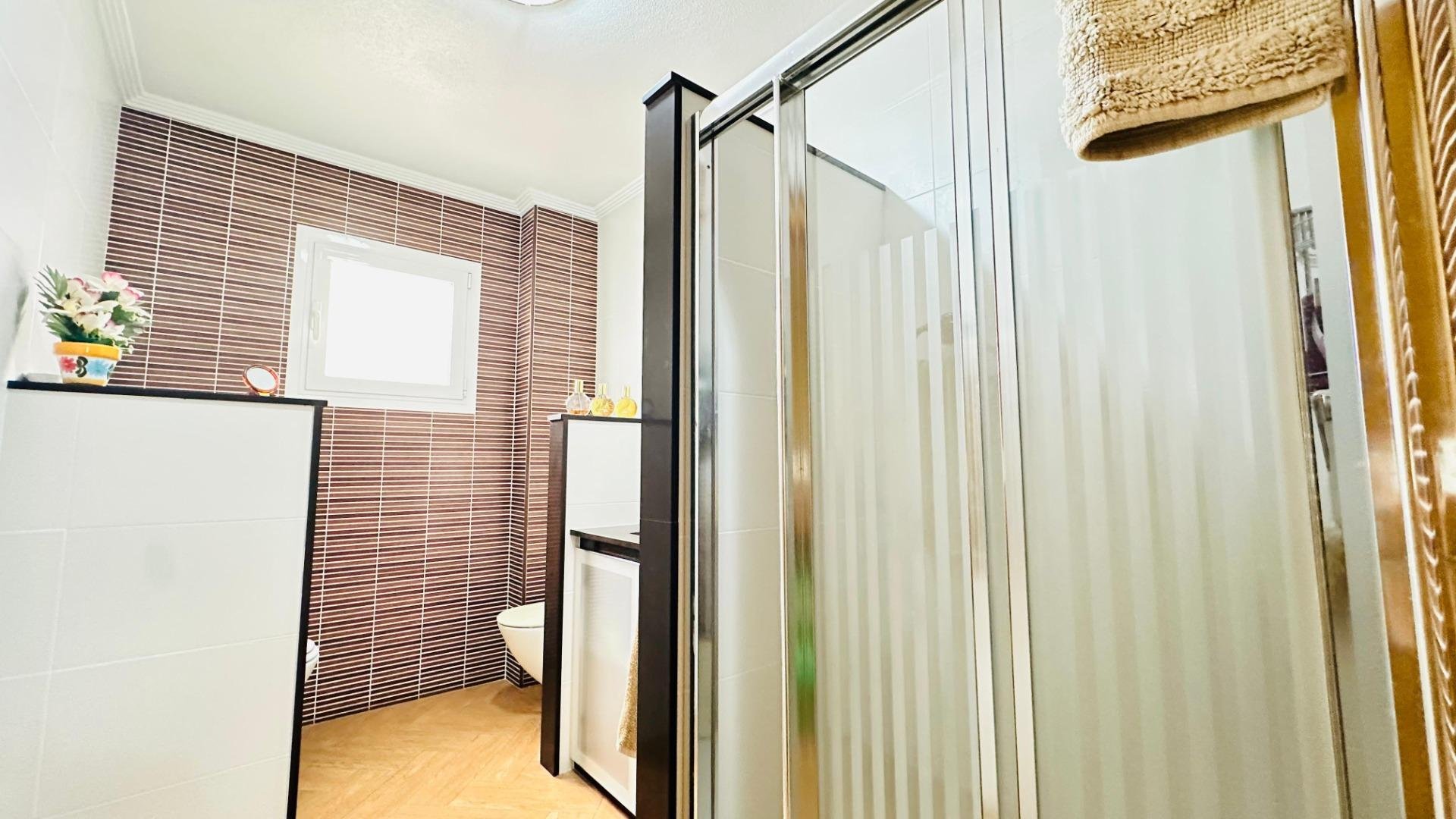 Apartment in Torrevieja, Alicante, Spain 3 bedrooms, 145 sq.m. No. 194260