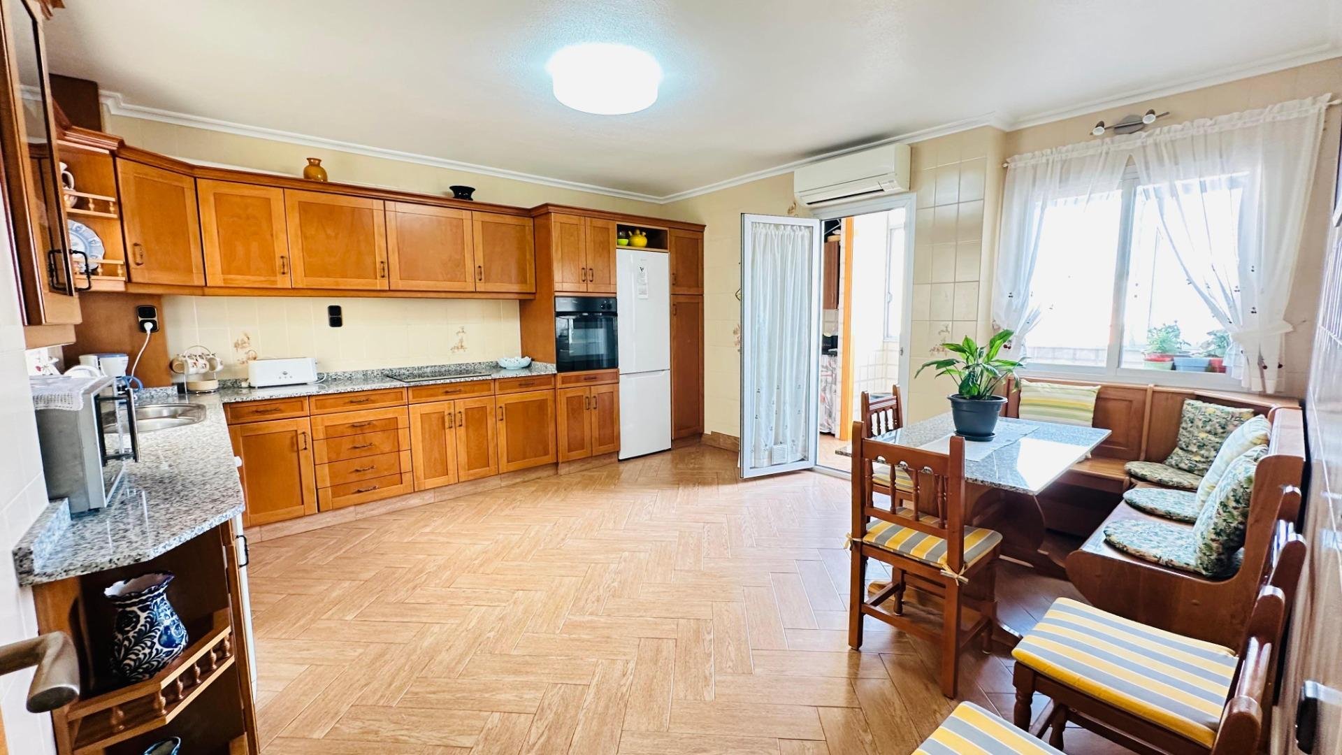 Apartment in Torrevieja, Alicante, Spain 3 bedrooms, 145 sq.m. No. 194260
