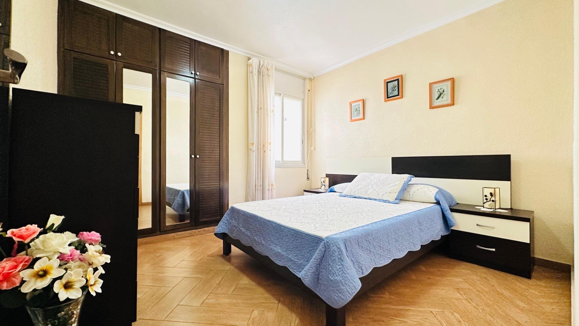 Apartment in Torrevieja, Alicante, Spain 3 bedrooms, 145 sq.m. No. 194260