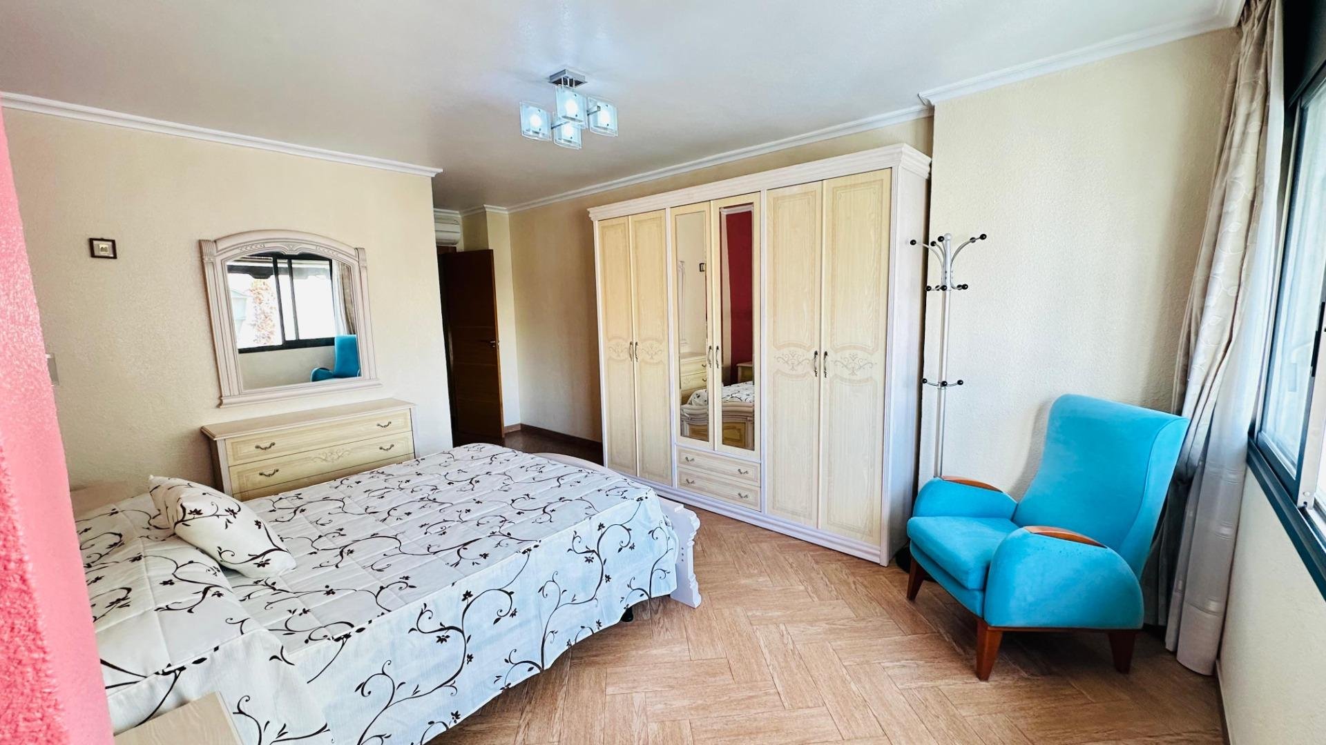Apartment in Torrevieja, Alicante, Spain 3 bedrooms, 145 sq.m. No. 194260