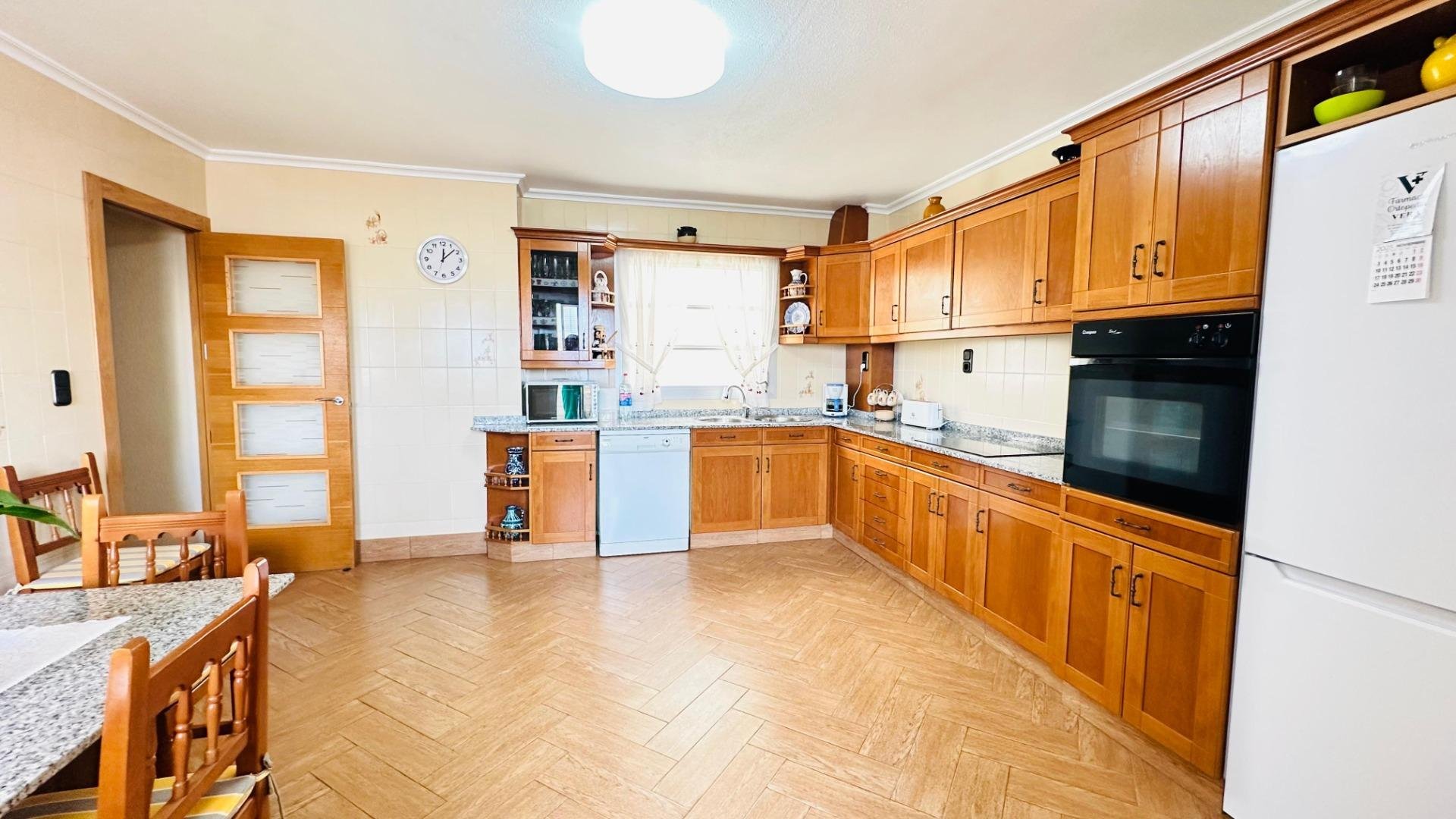 Apartment in Torrevieja, Alicante, Spain 3 bedrooms, 145 sq.m. No. 194260