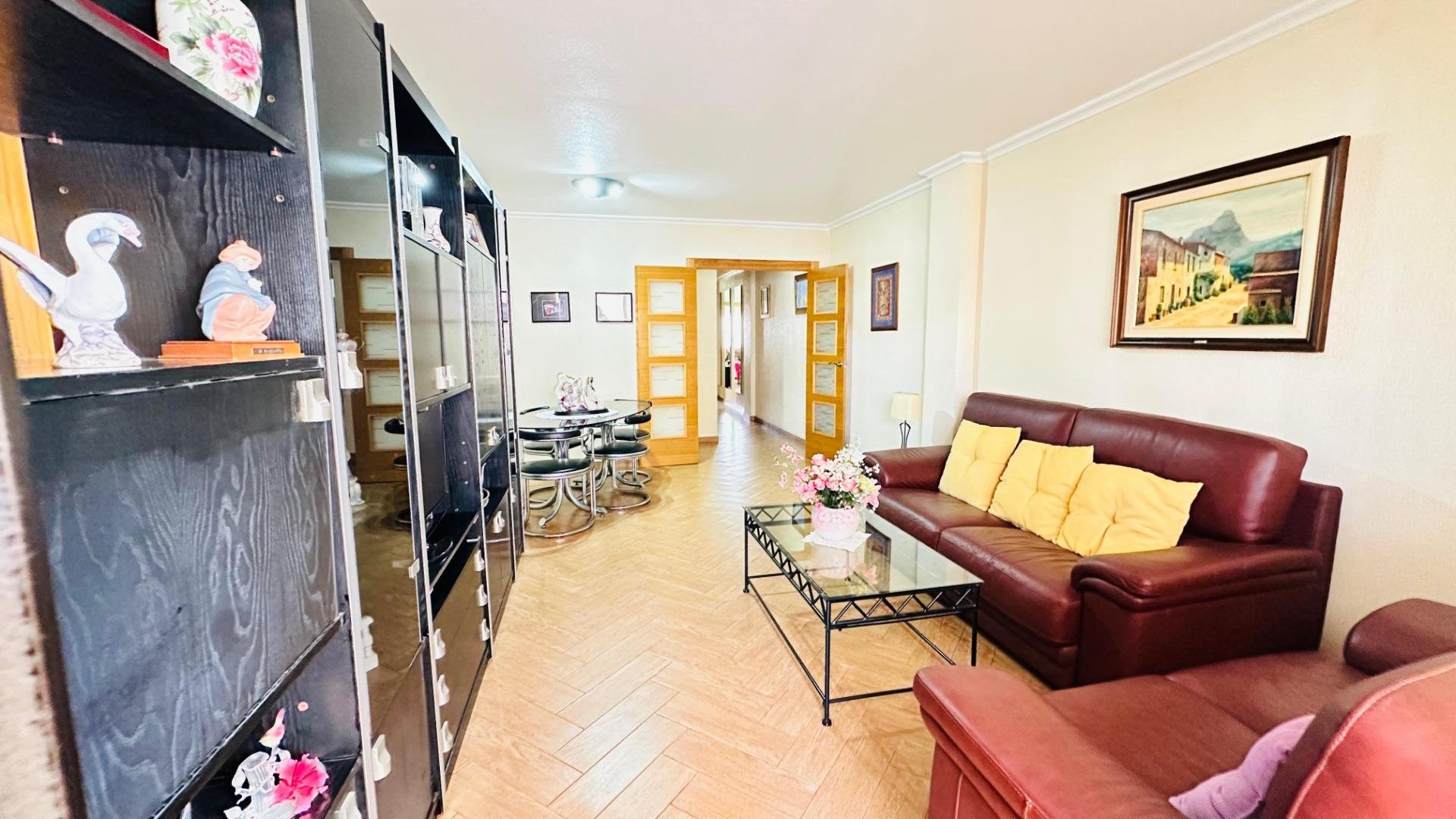 Apartment in Torrevieja, Alicante, Spain 3 bedrooms, 145 sq.m. No. 194260
